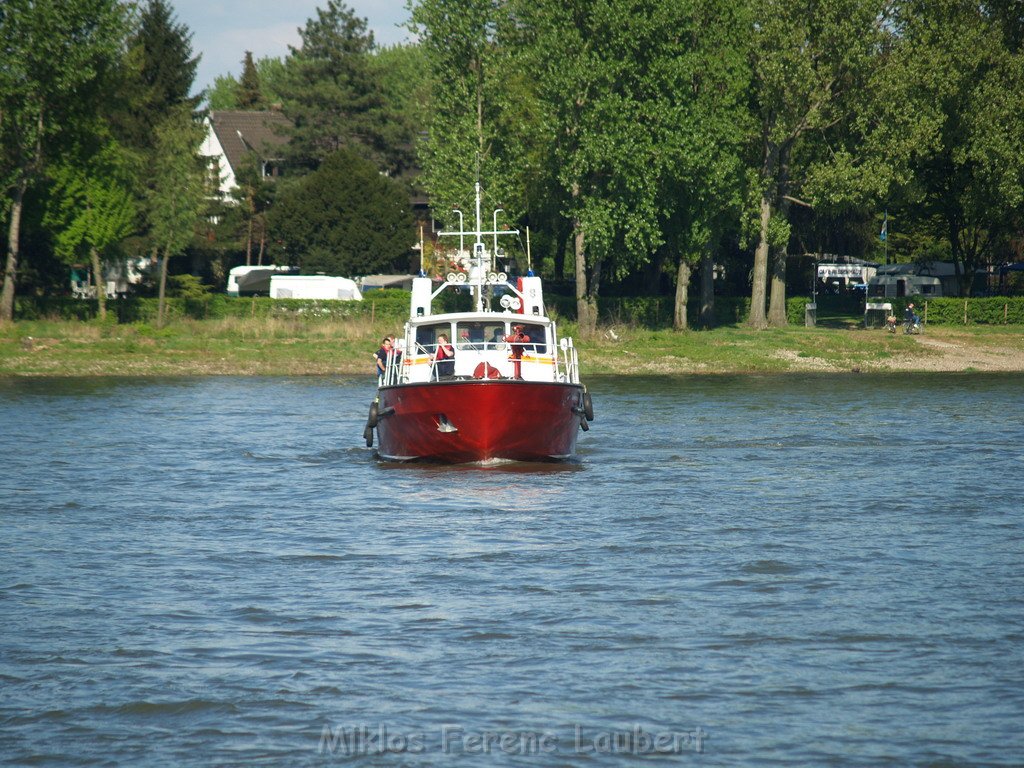 Motor Segelboot mit Motorschaden trieb gegen Alte Liebe bei Koeln Rodenkirchen P103.JPG